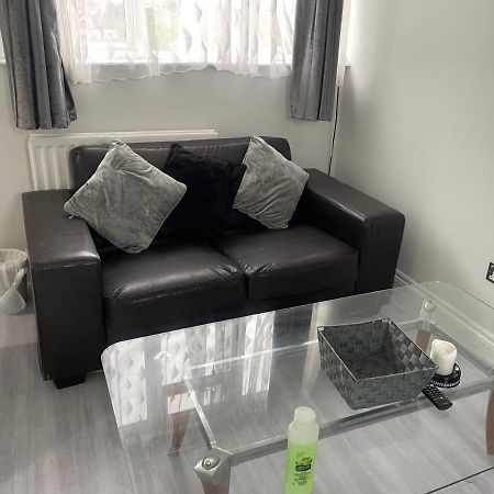 Newly Renovated Studio In Acton Londra Esterno foto