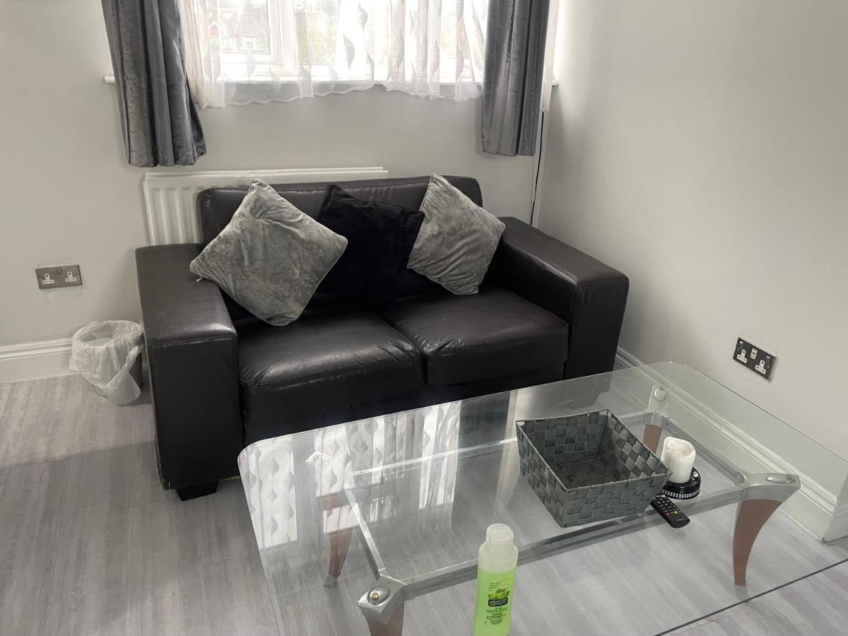 Newly Renovated Studio In Acton Londra Esterno foto